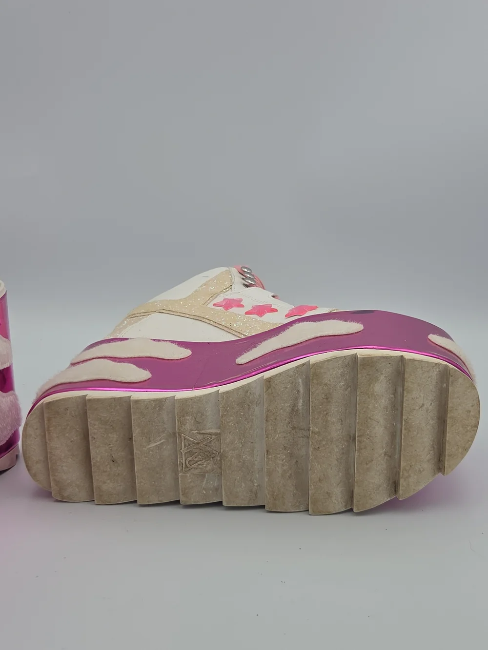 YRU Pink Glitter Cloud Platform Sneakers with Star Accents Size 7